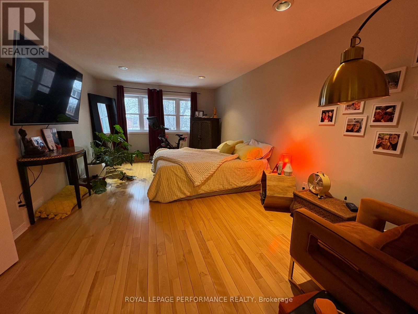 104 Blackburn Avenue, Ottawa, ON - Indoor