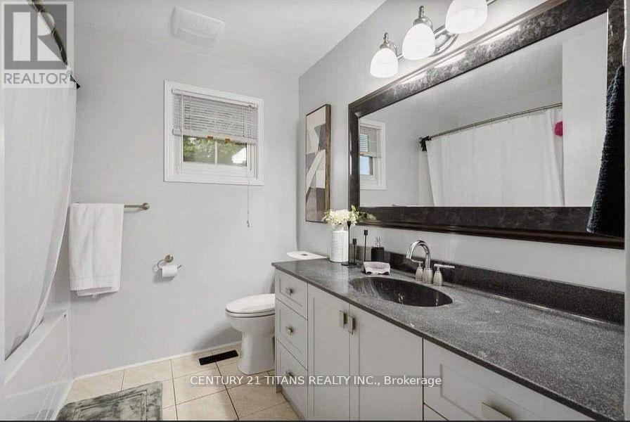 96 Beechnut Crescent, Clarington, ON - Indoor Photo Showing Bathroom