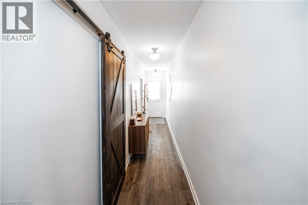 92 Frederick Avenue, Hamilton, ON - Indoor Photo Showing Other Room