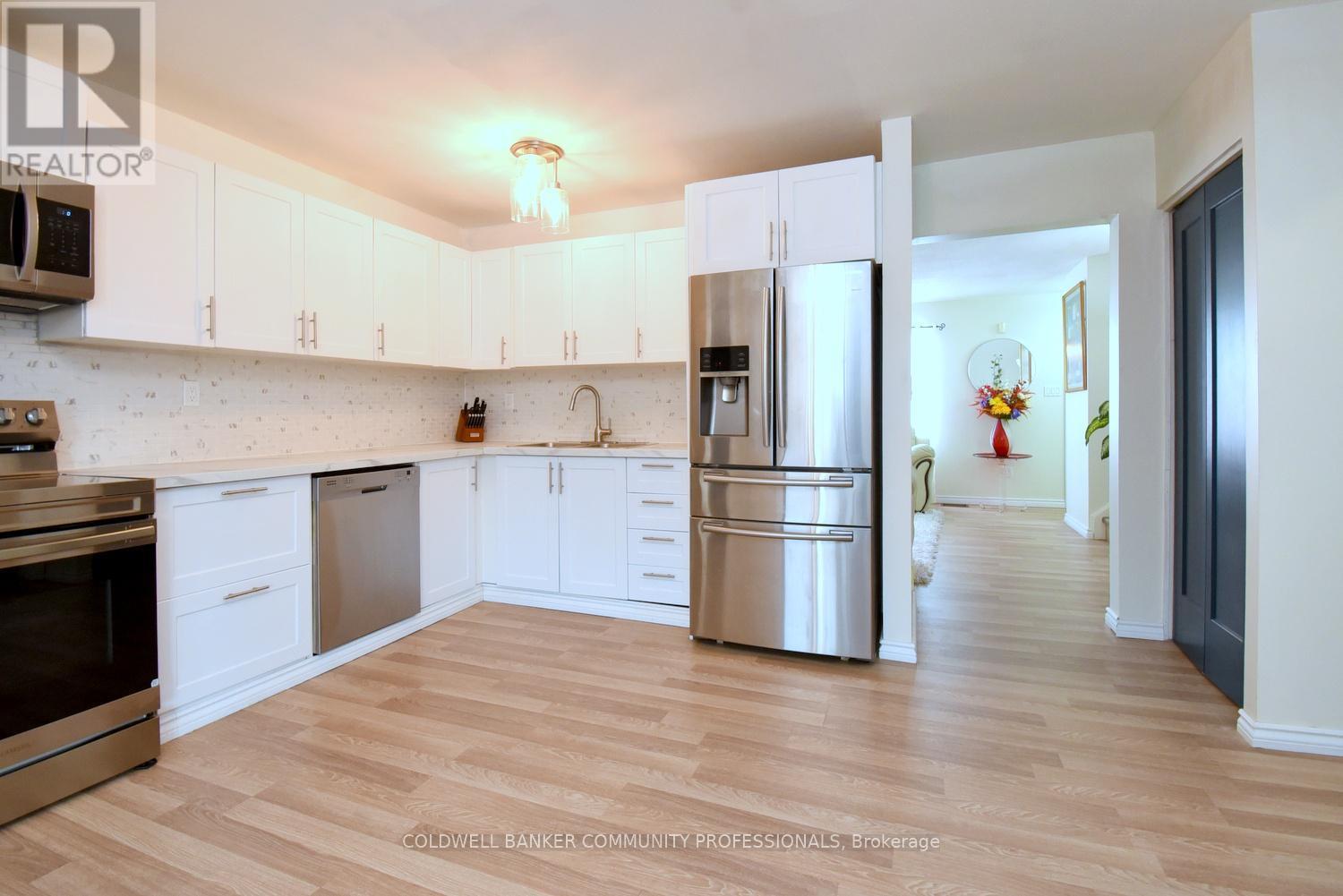 67 Elford Crescent, Hamilton, ON - Indoor Photo Showing Kitchen