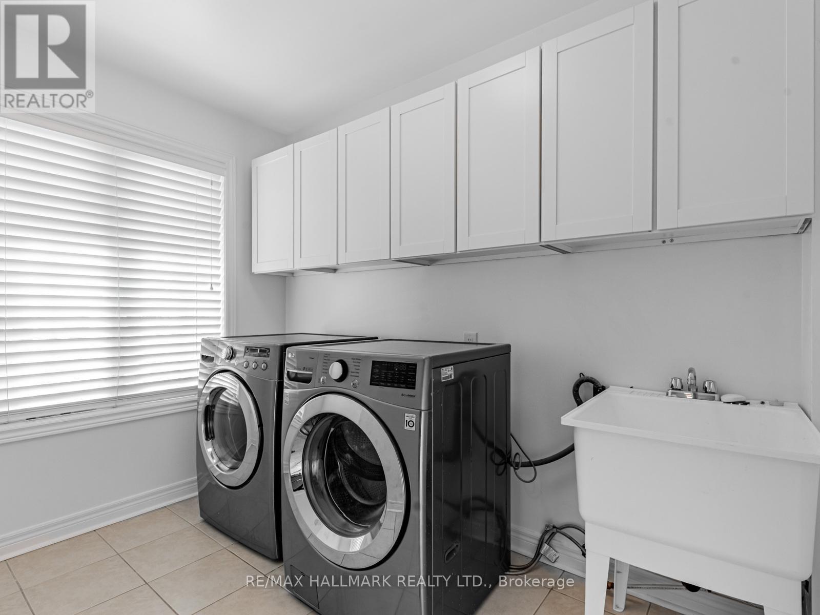 102 - 15 Old Colony Road, Richmond Hill, ON - Indoor Photo Showing Laundry Room