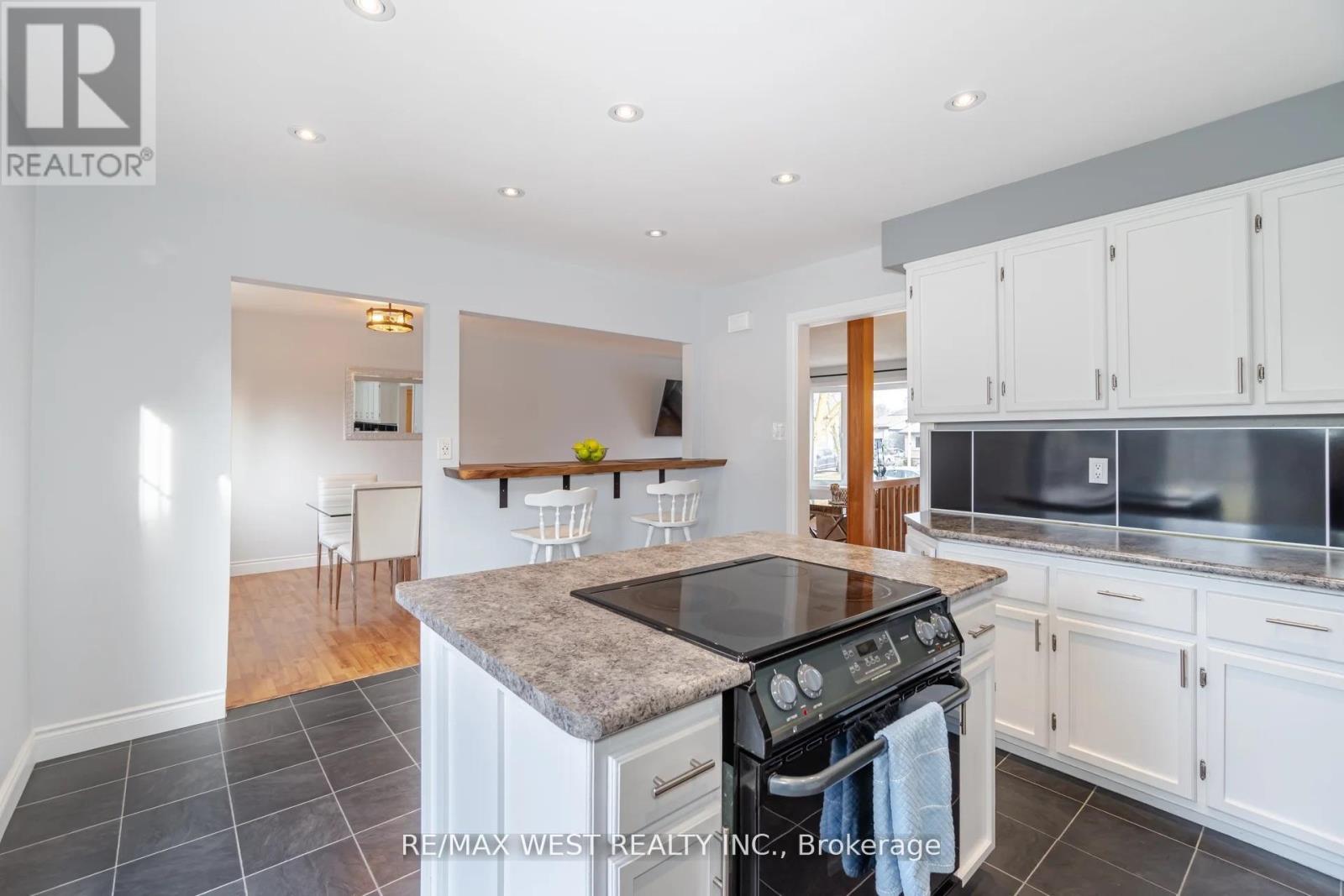 Upper - 75 Wright Crescent, Caledon, ON - Indoor Photo Showing Kitchen