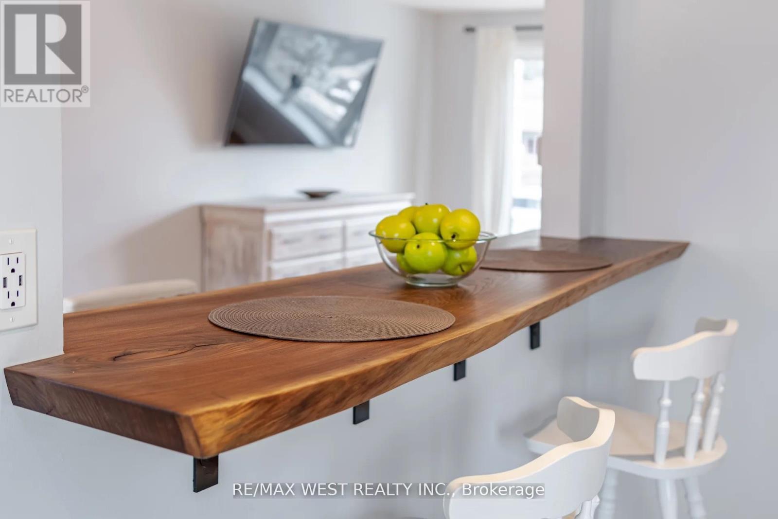 Upper - 75 Wright Crescent, Caledon, ON - Indoor Photo Showing Other Room