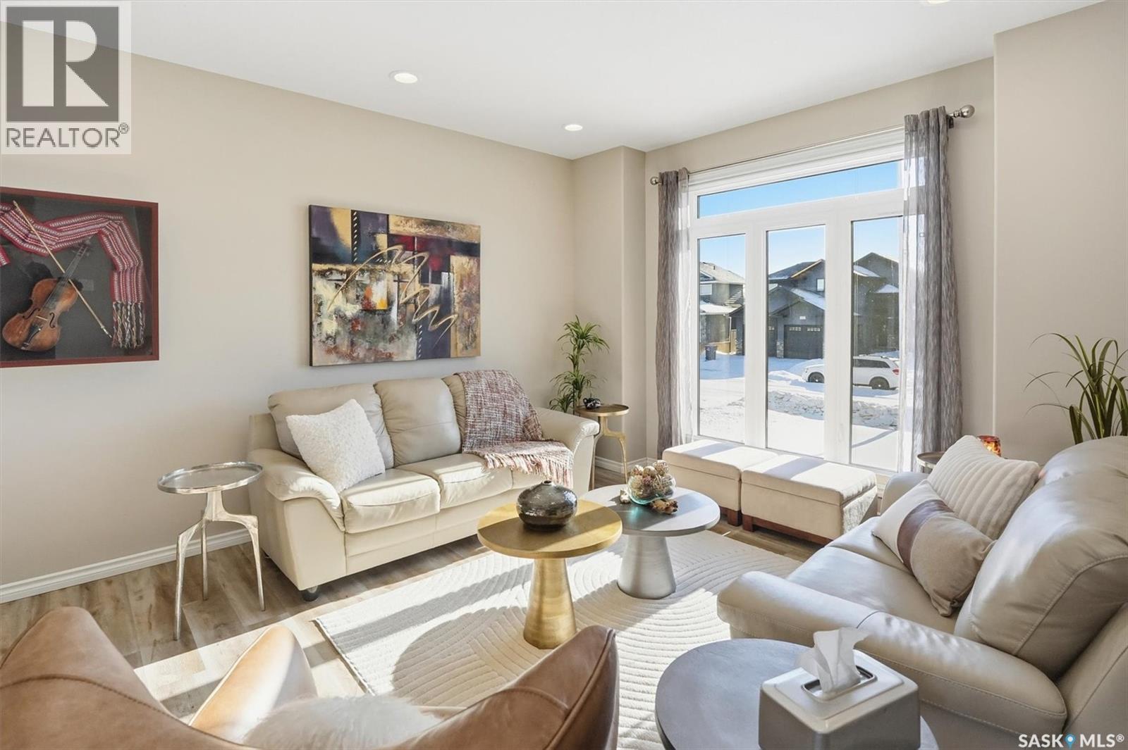 404 Lyle Crescent, Warman, SK - Indoor Photo Showing Living Room