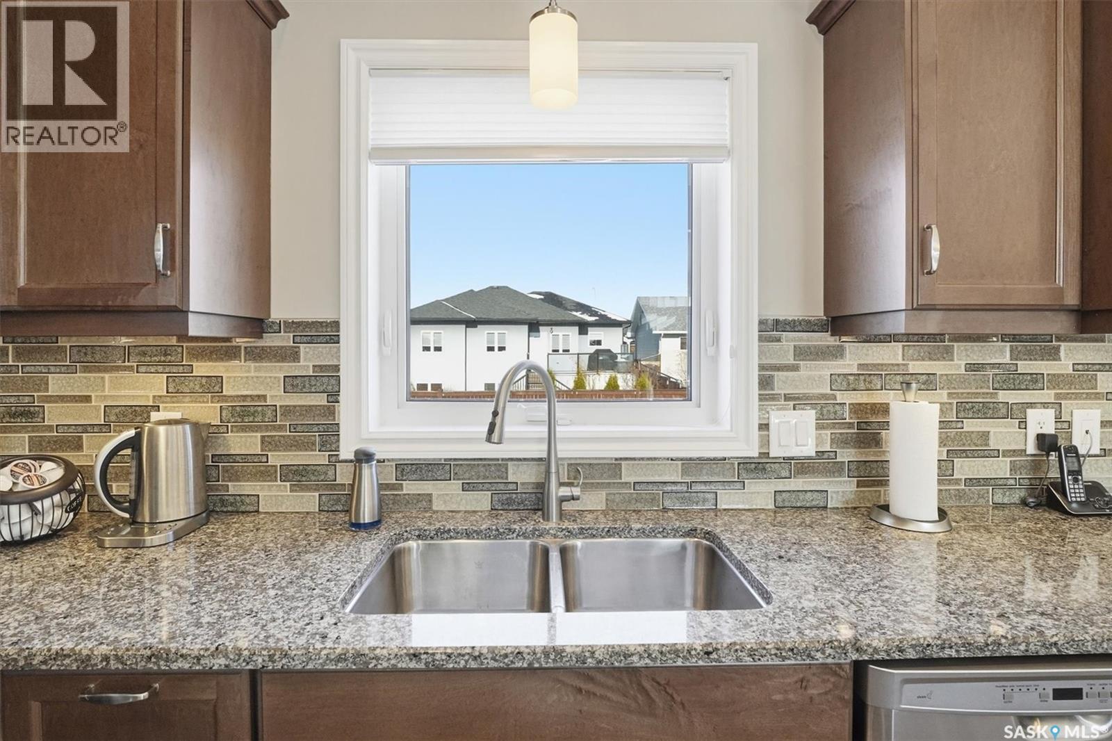 404 Lyle Crescent, Warman, SK - Indoor Photo Showing Kitchen With Double Sink