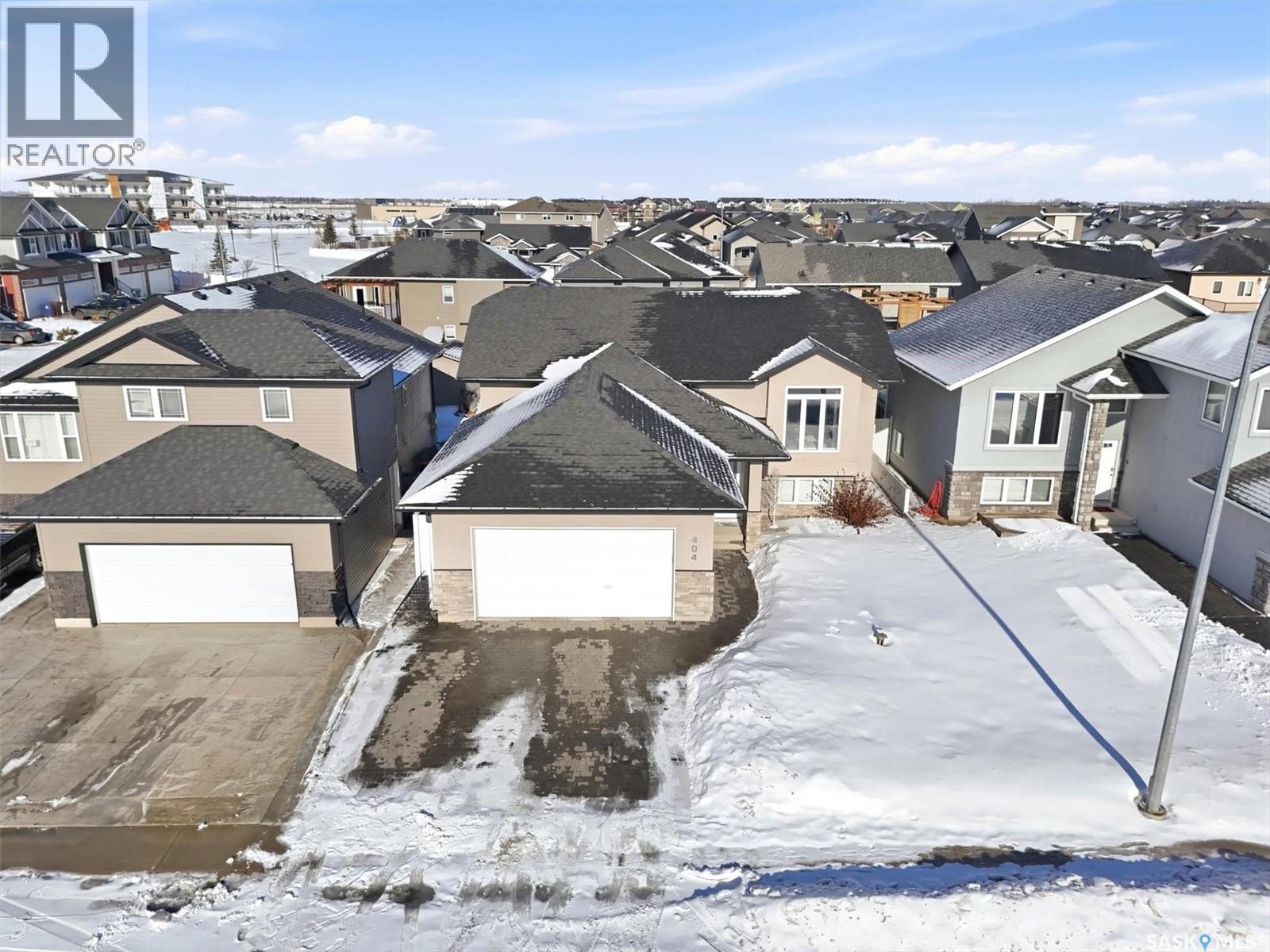 404 Lyle Crescent, Warman, SK - Outdoor With Facade