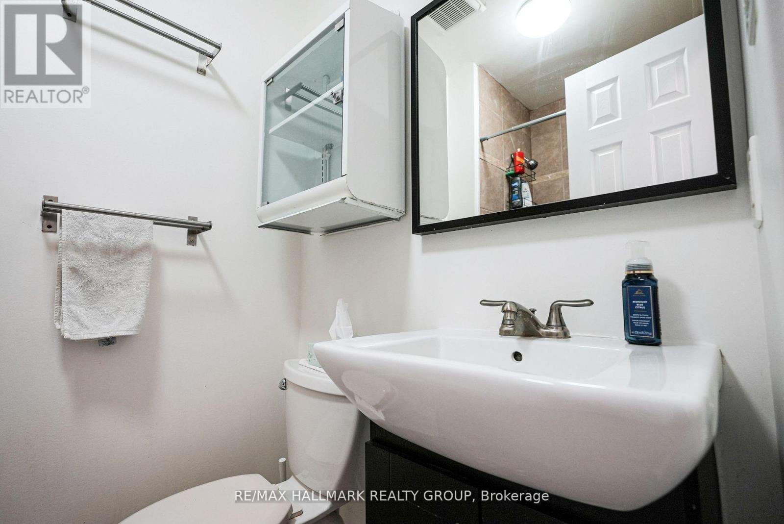 924 Bermuda Avenue, Ottawa, ON - Indoor Photo Showing Bathroom
