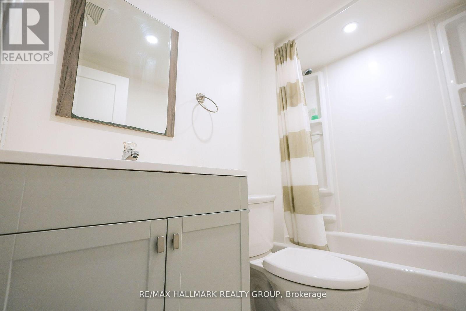 924 Bermuda Avenue, Ottawa, ON - Indoor Photo Showing Bathroom