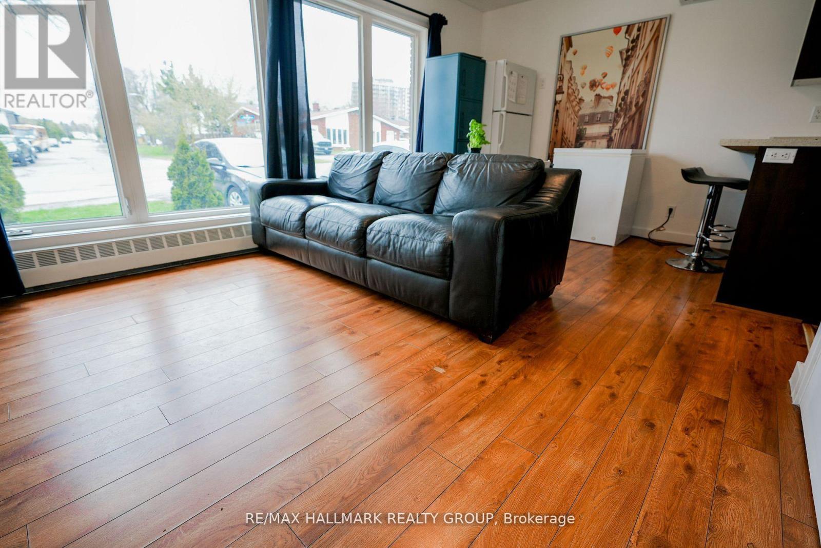 924 Bermuda Avenue, Ottawa, ON - Indoor Photo Showing Living Room