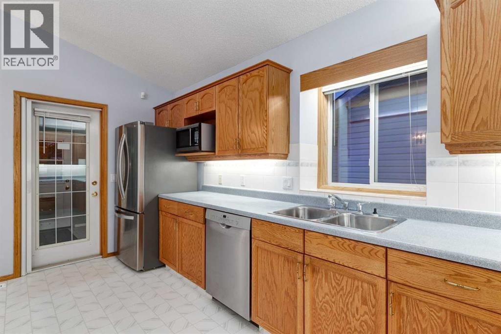 20 Willowbrook Gate Nw, Airdrie, AB - Indoor Photo Showing Kitchen With Double Sink
