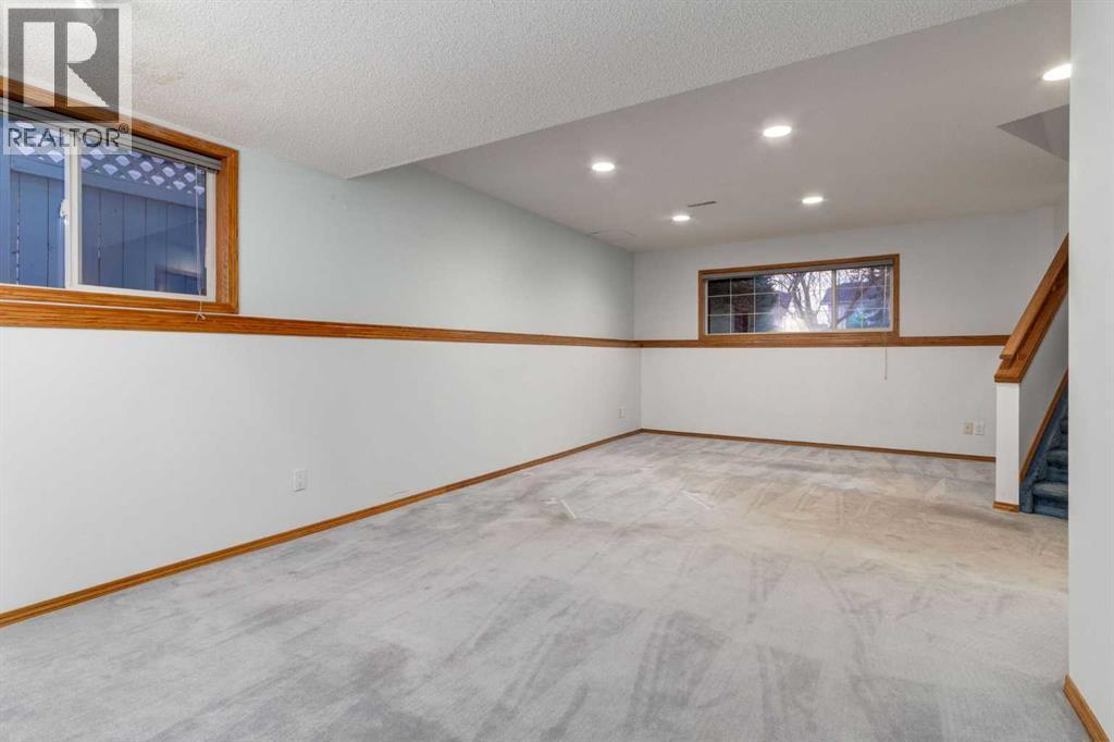 20 Willowbrook Gate Nw, Airdrie, AB - Indoor Photo Showing Other Room