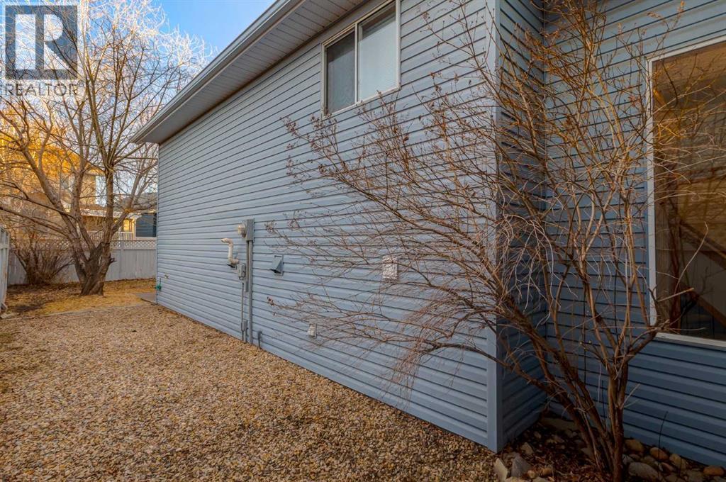 20 Willowbrook Gate Nw, Airdrie, AB - Outdoor