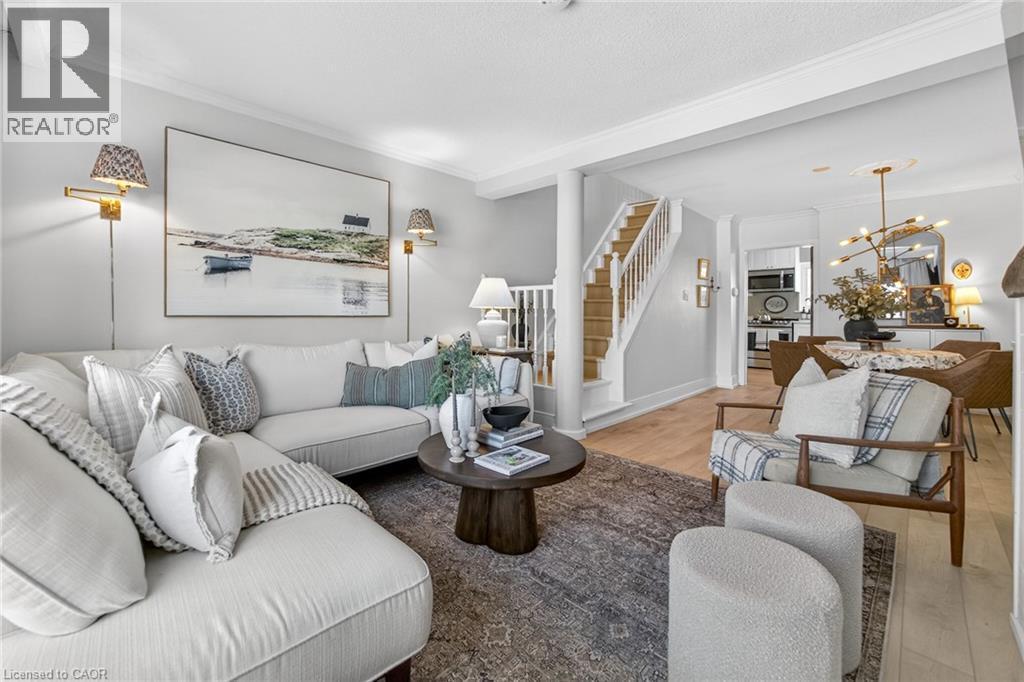 2371 Brookhurst Road, Mississauga, ON - Indoor Photo Showing Living Room