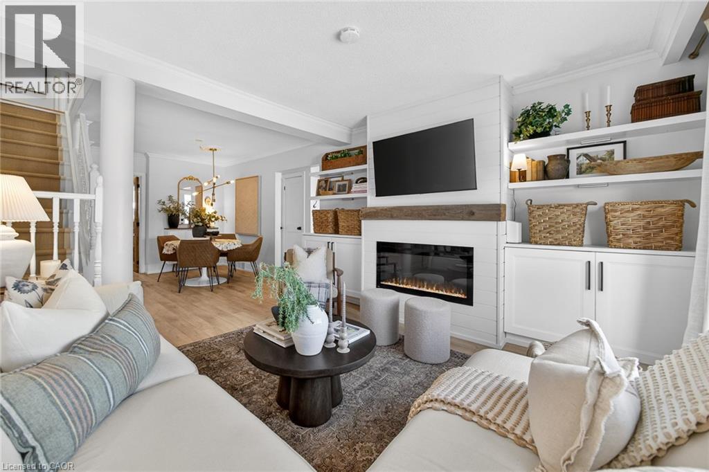 2371 Brookhurst Road, Mississauga, ON - Indoor Photo Showing Living Room With Fireplace