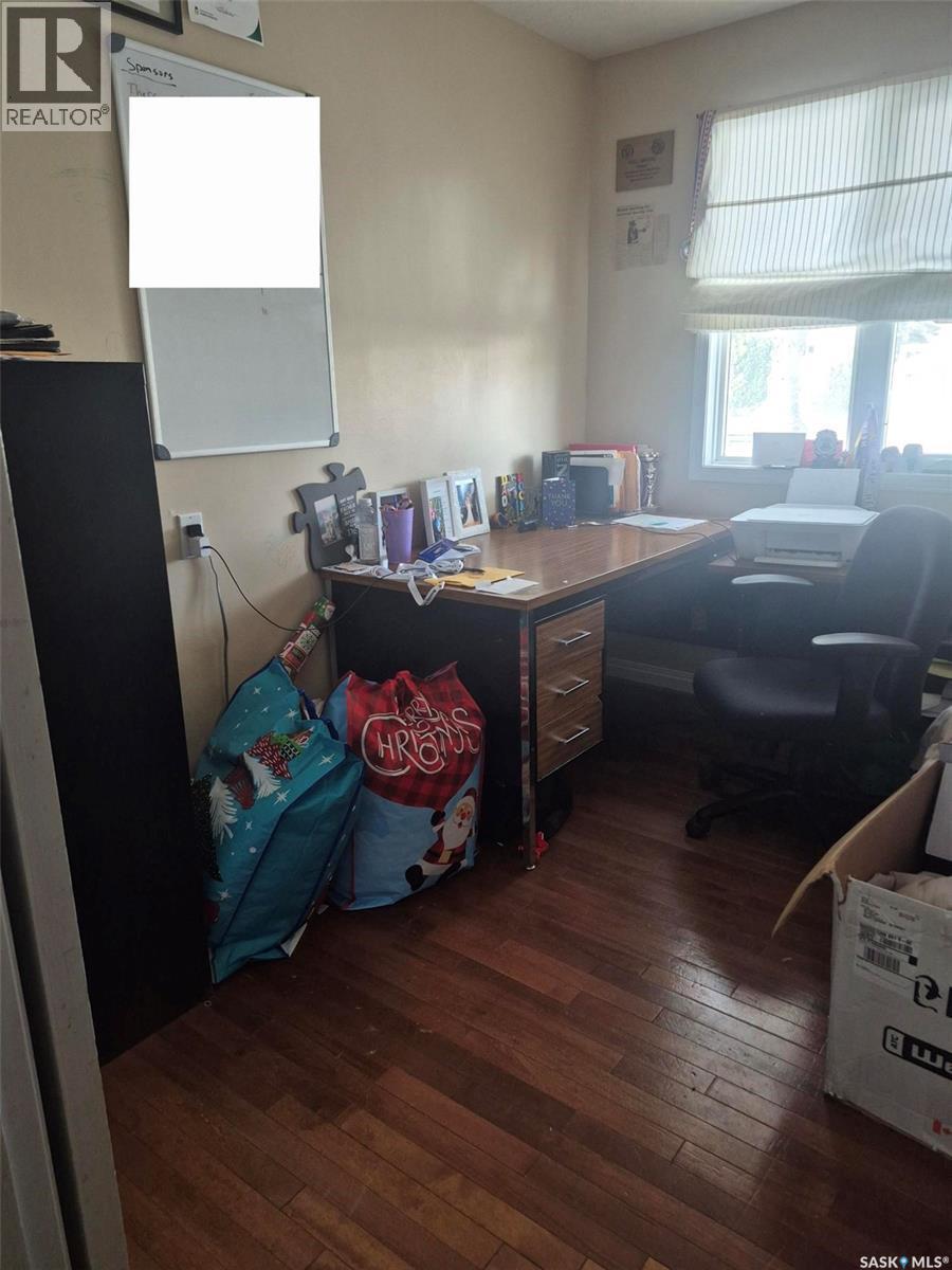 236 1St Street E, Leader, SK - Indoor Photo Showing Office