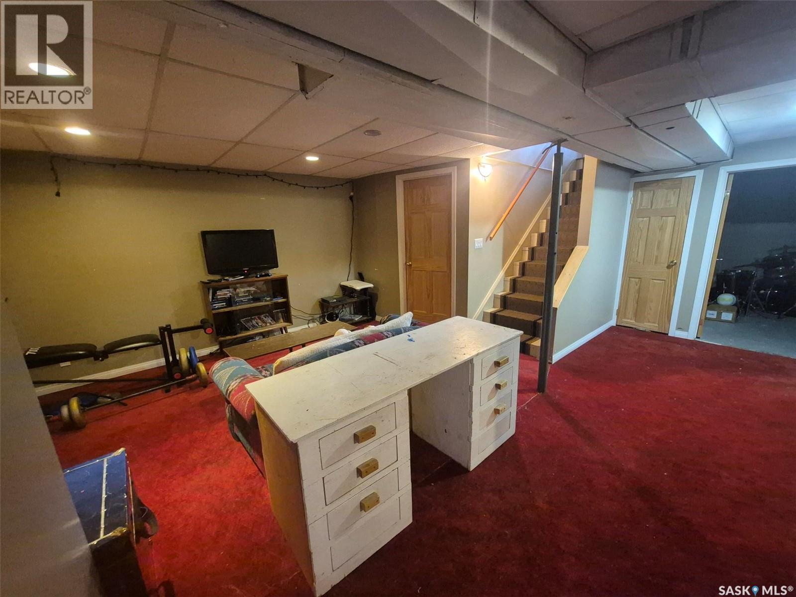 236 1St Street E, Leader, SK - Indoor