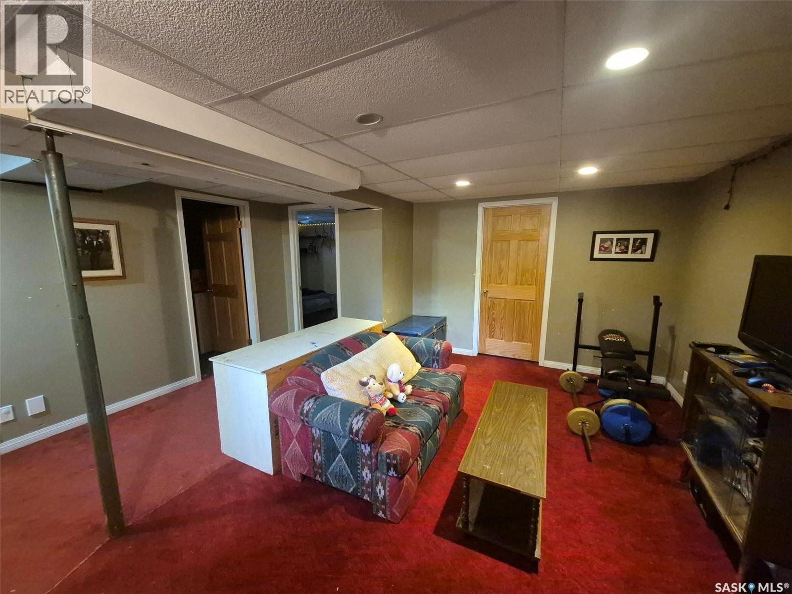 236 1St Street E, Leader, SK - Indoor Photo Showing Basement