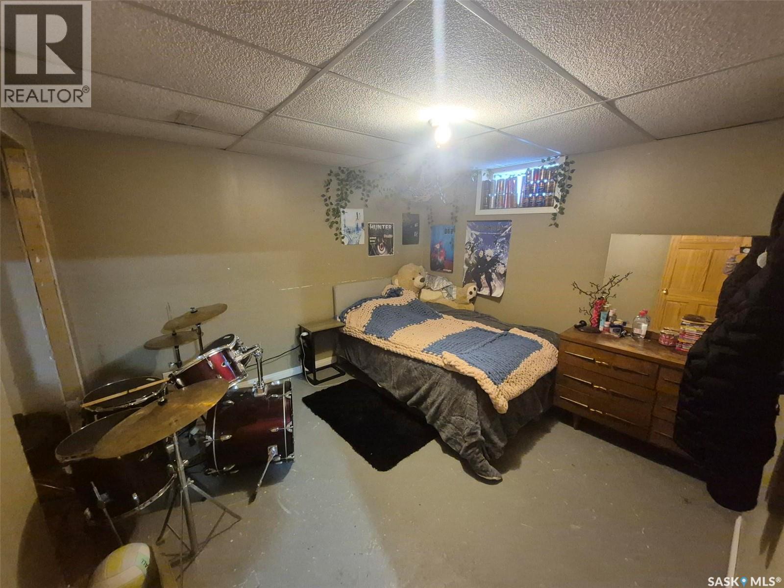 236 1St Street E, Leader, SK - Indoor