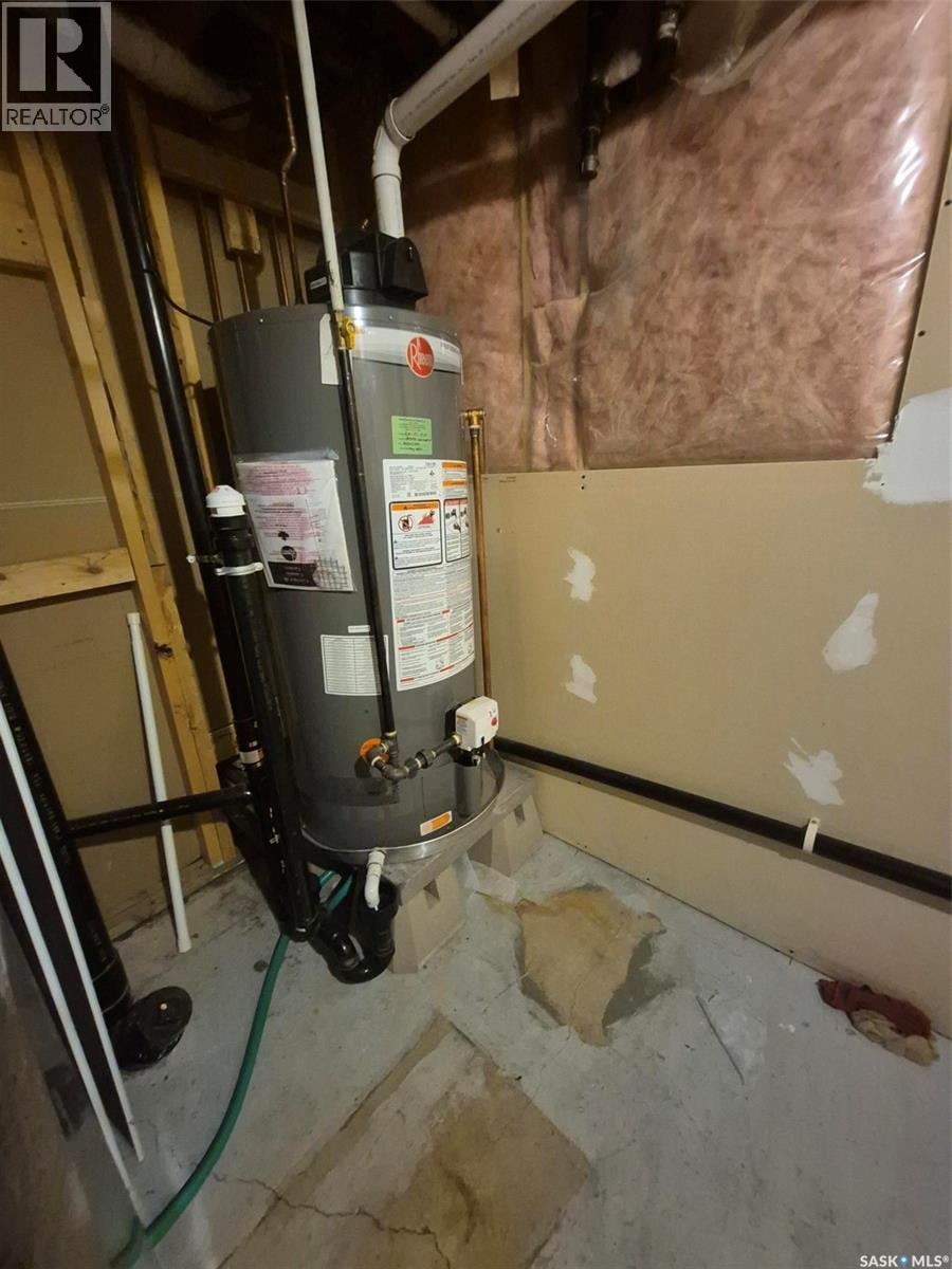 236 1St Street E, Leader, SK - Indoor Photo Showing Basement