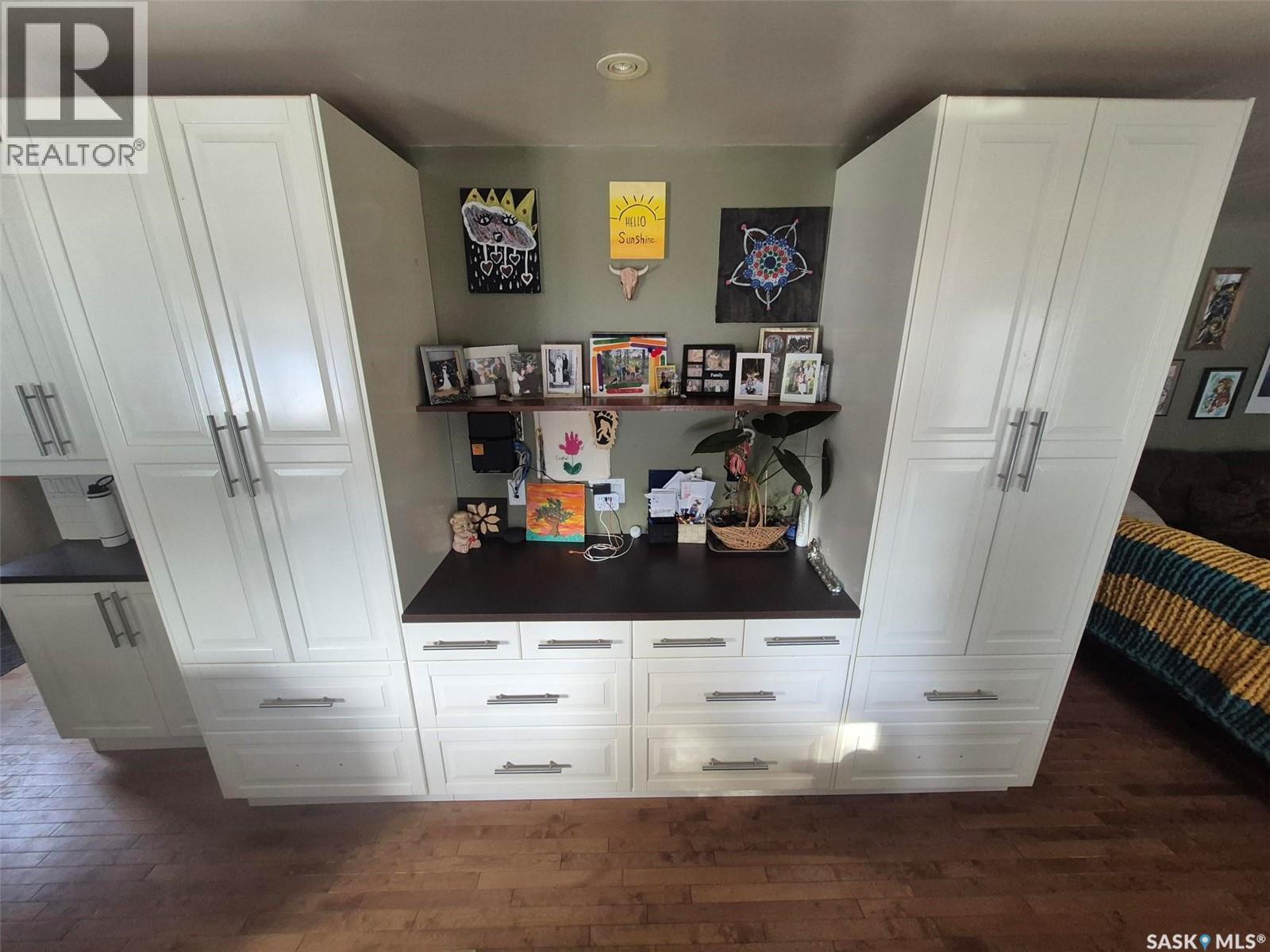 236 1St Street E, Leader, SK - Indoor Photo Showing Other Room