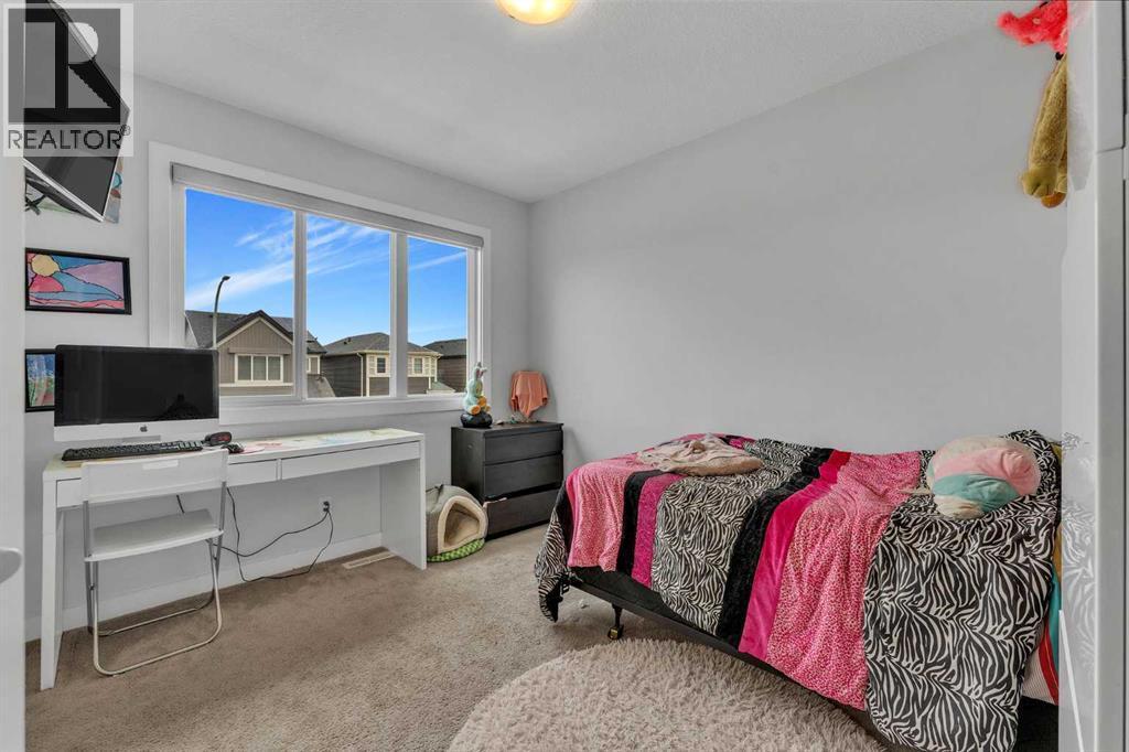 7 Corner Meadows Common Ne, Calgary, AB - Indoor Photo Showing Bedroom