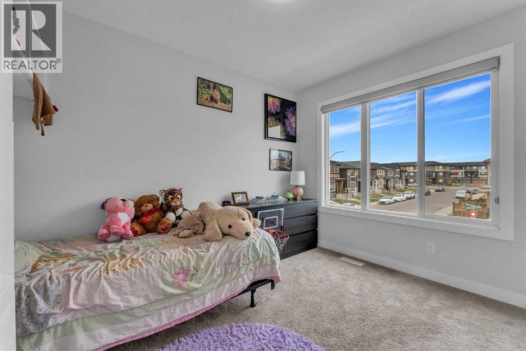 7 Corner Meadows Common Ne, Calgary, AB - Indoor Photo Showing Bedroom