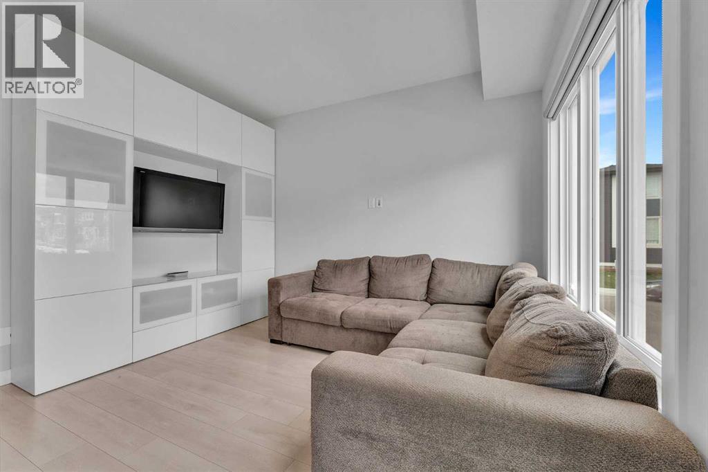 7 Corner Meadows Common Ne, Calgary, AB - Indoor Photo Showing Living Room