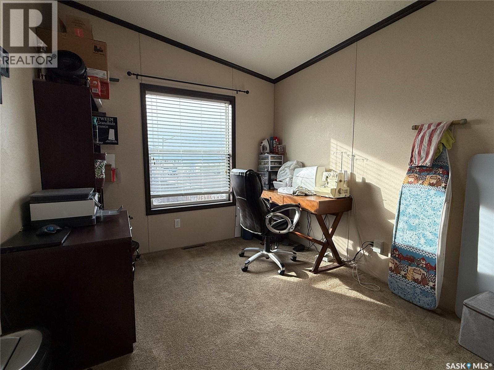 4 7Th Avenue Se, Weyburn, SK - Indoor Photo Showing Office
