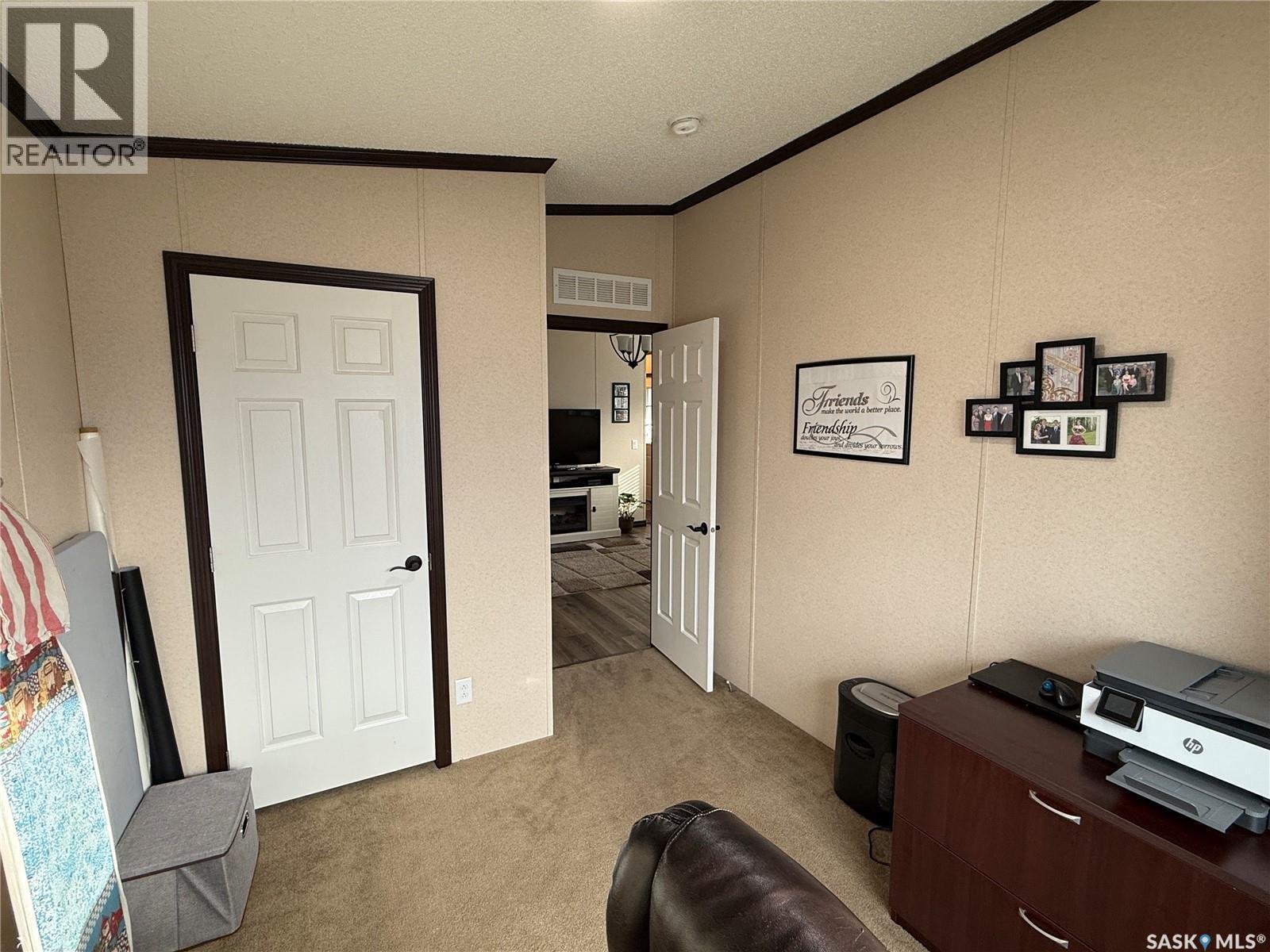 4 7Th Avenue Se, Weyburn, SK - Indoor Photo Showing Other Room