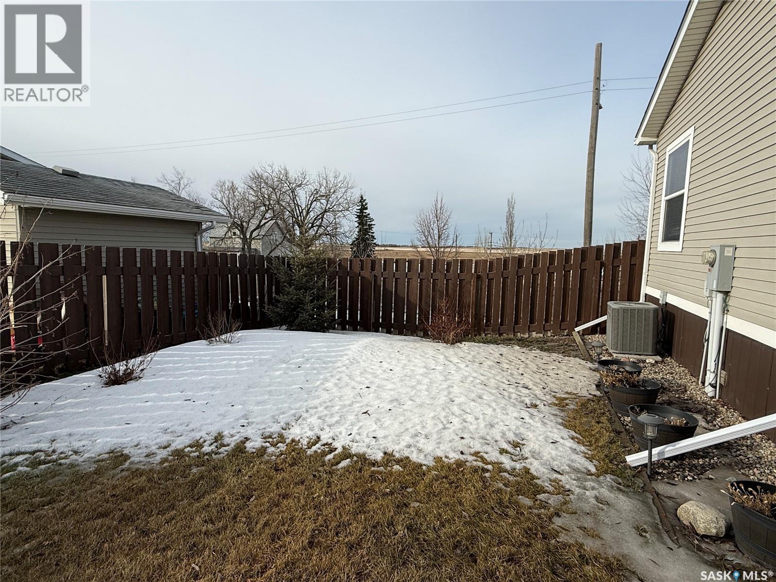 4 7Th Avenue Se, Weyburn, SK - Outdoor
