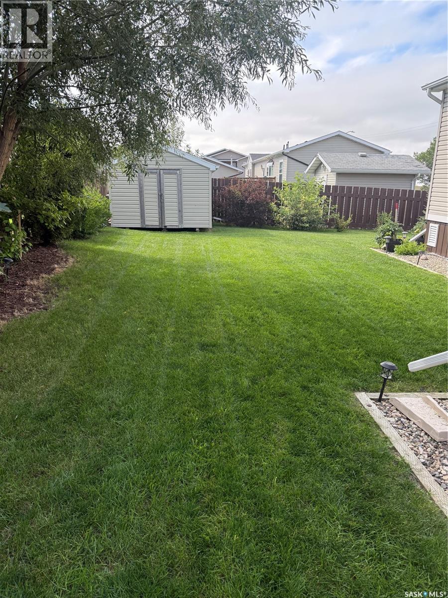 4 7Th Avenue Se, Weyburn, SK - Outdoor