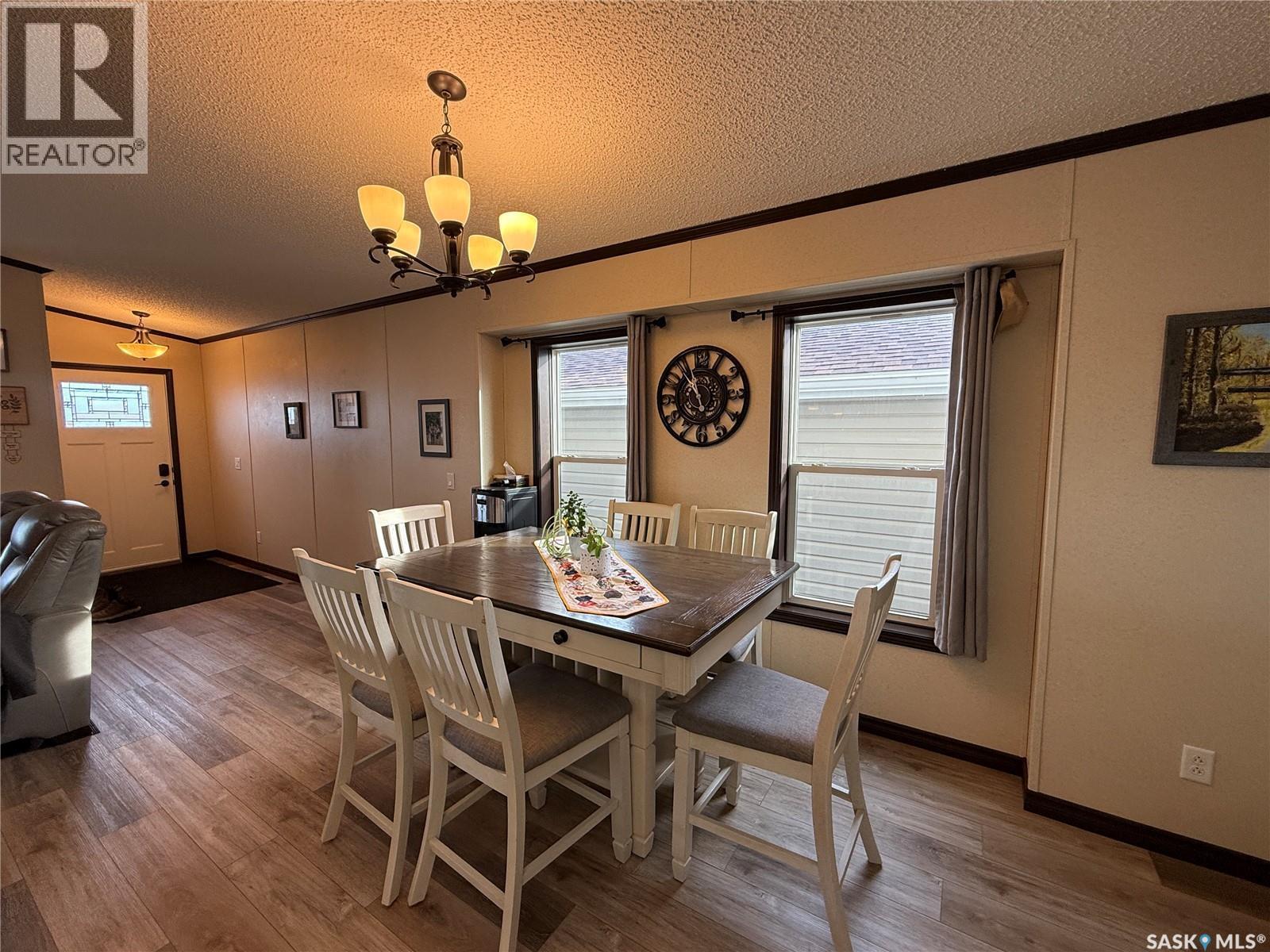 4 7Th Avenue Se, Weyburn, SK - Indoor Photo Showing Dining Room