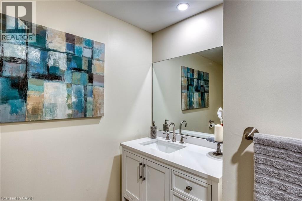 Bathroom with vanity - 310 Magnolia Drive, Hamilton, ON - Indoor Photo Showing Bathroom