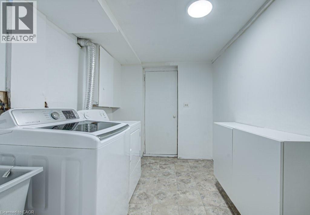 Laundry room featuring washer and clothes dryer - 310 Magnolia Drive, Hamilton, ON