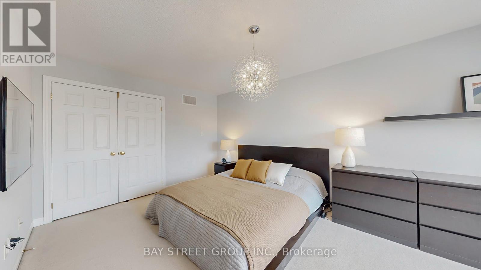 2914 Elgin Mills Road E, Markham, ON - Indoor Photo Showing Bedroom