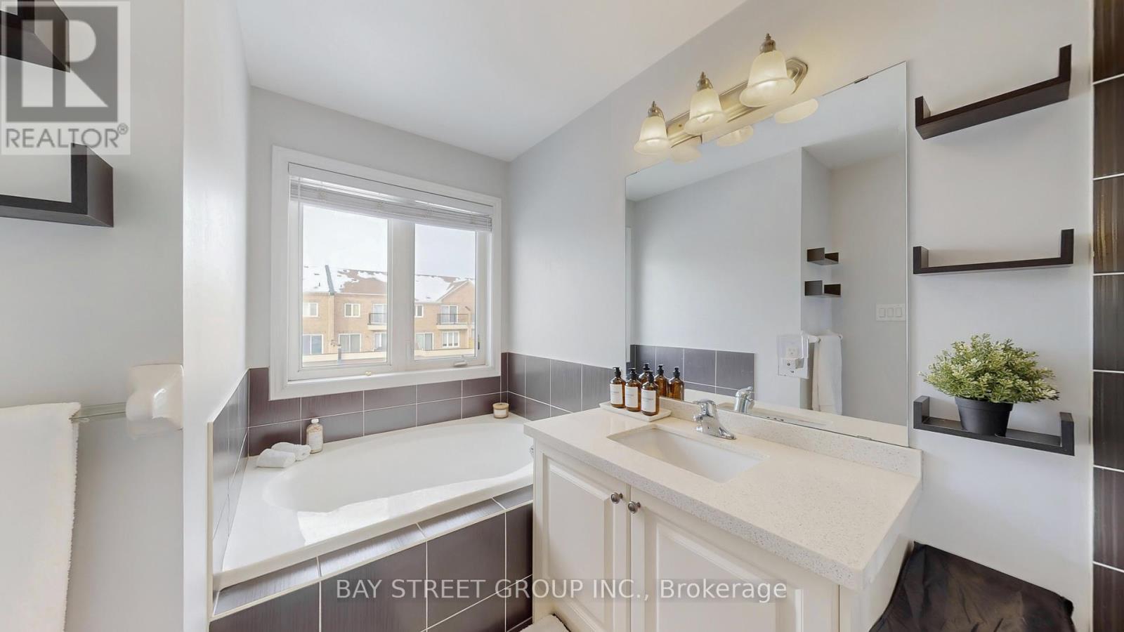 2914 Elgin Mills Road E, Markham, ON - Indoor Photo Showing Bathroom