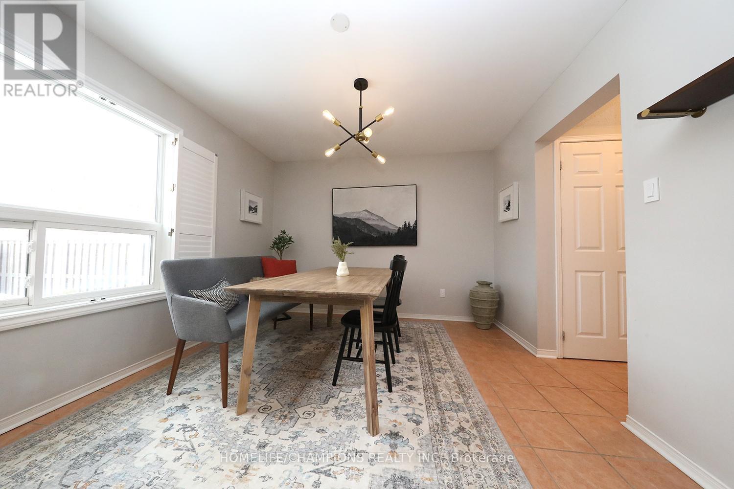 6200 Maple Gate Circle, Mississauga, ON - Indoor Photo Showing Dining Room