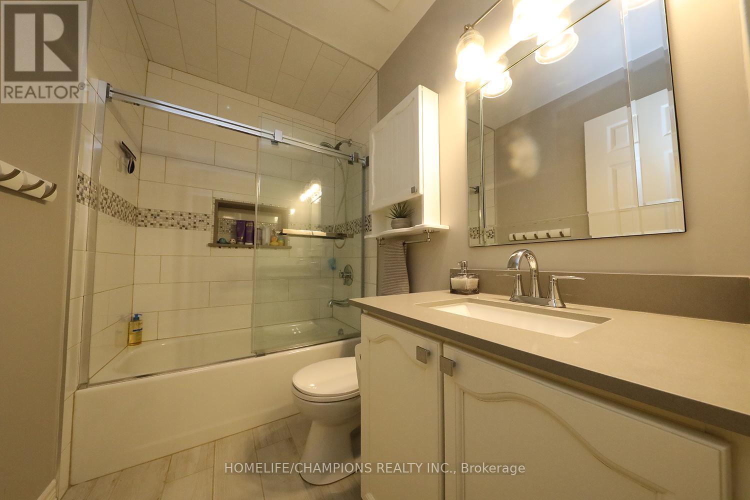 6200 Maple Gate Circle, Mississauga, ON - Indoor Photo Showing Bathroom