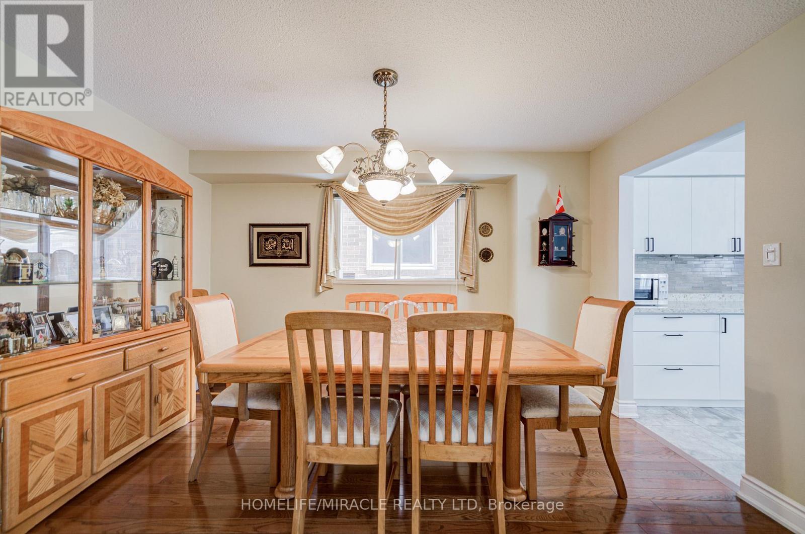 5128 Guildwood Way, Mississauga, ON - Indoor Photo Showing Dining Room
