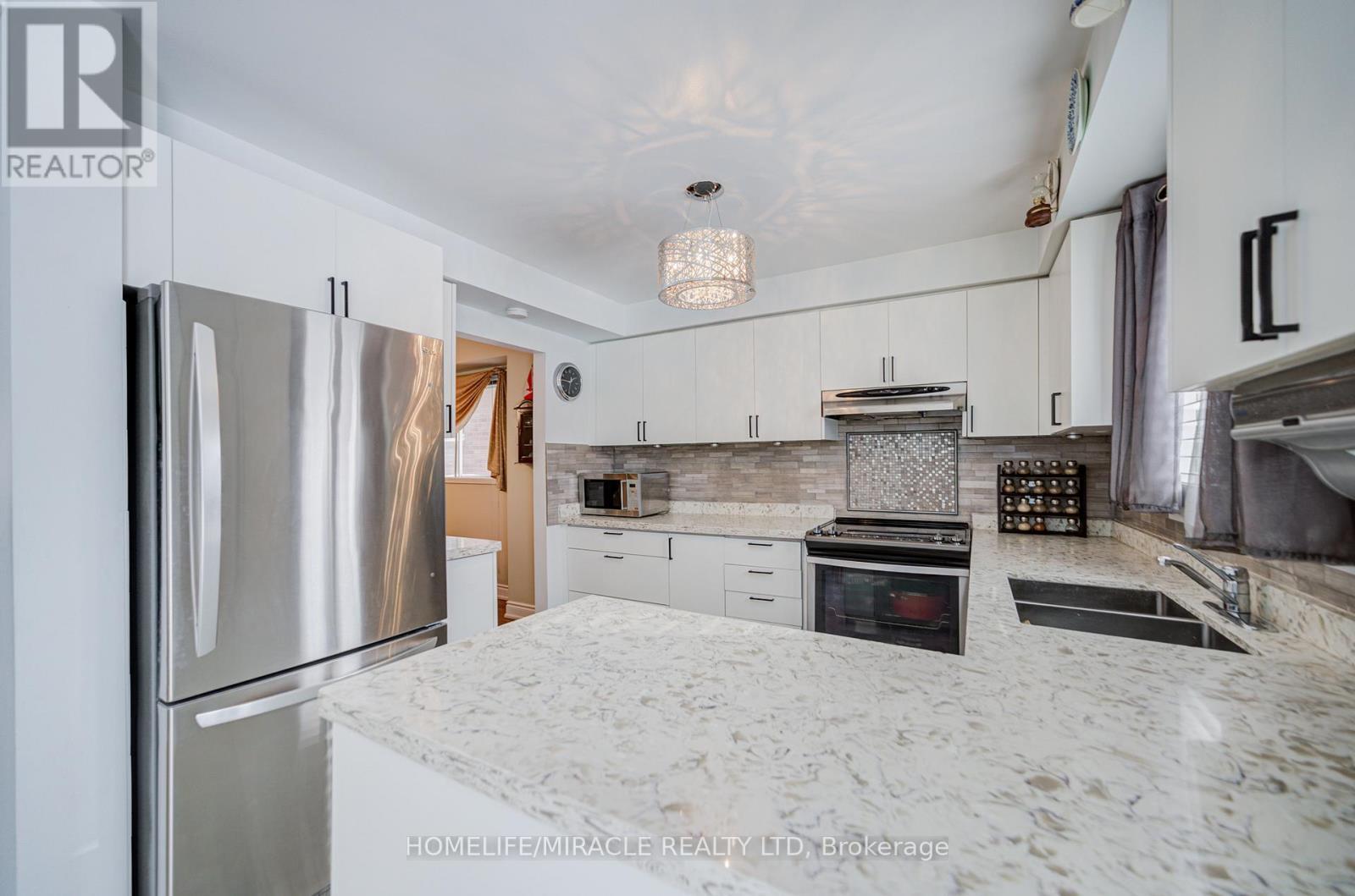 5128 Guildwood Way, Mississauga, ON - Indoor Photo Showing Kitchen With Double Sink