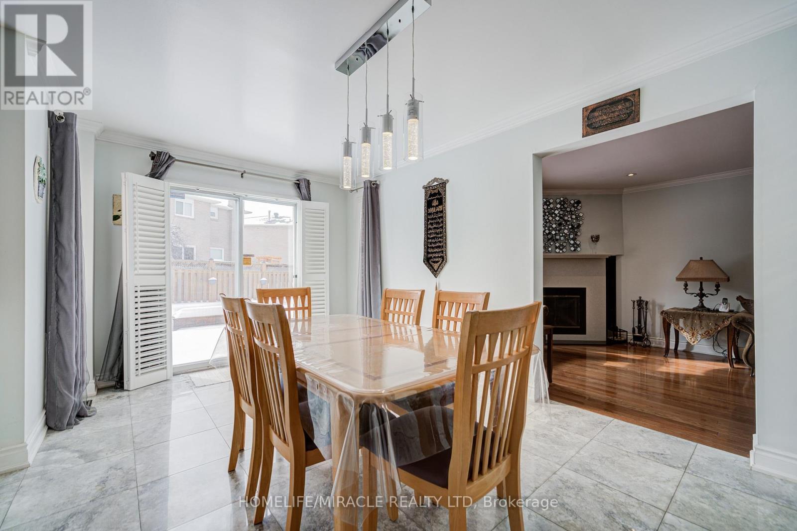 5128 Guildwood Way, Mississauga, ON - Indoor Photo Showing Dining Room