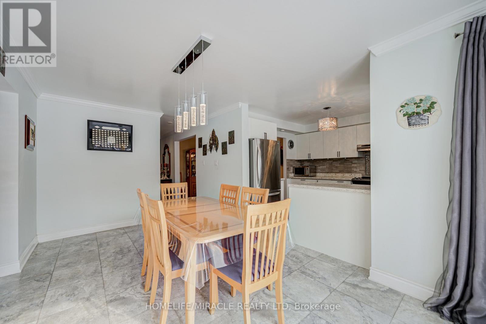5128 Guildwood Way, Mississauga, ON - Indoor Photo Showing Dining Room