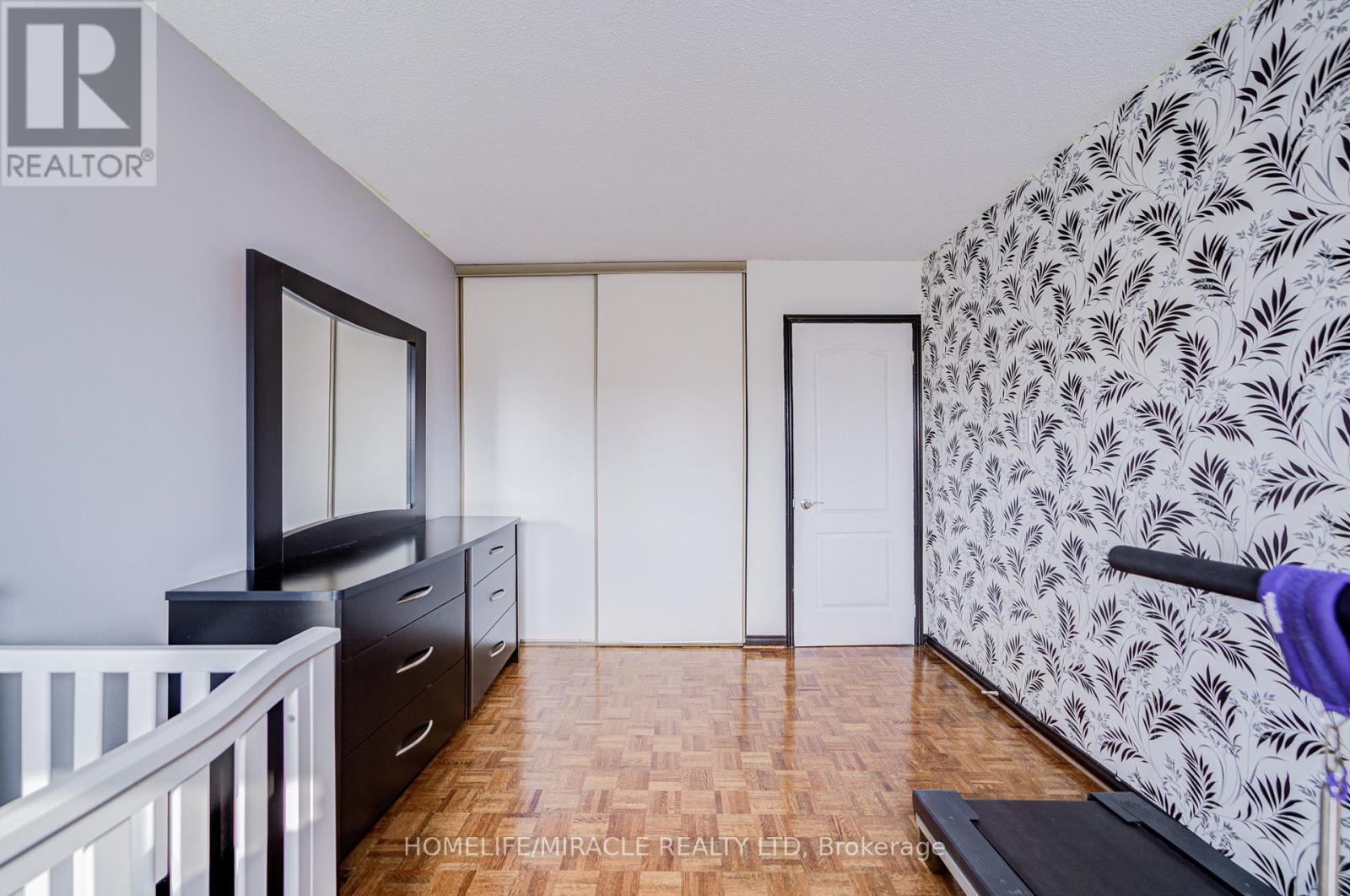 5128 Guildwood Way, Mississauga, ON - Indoor