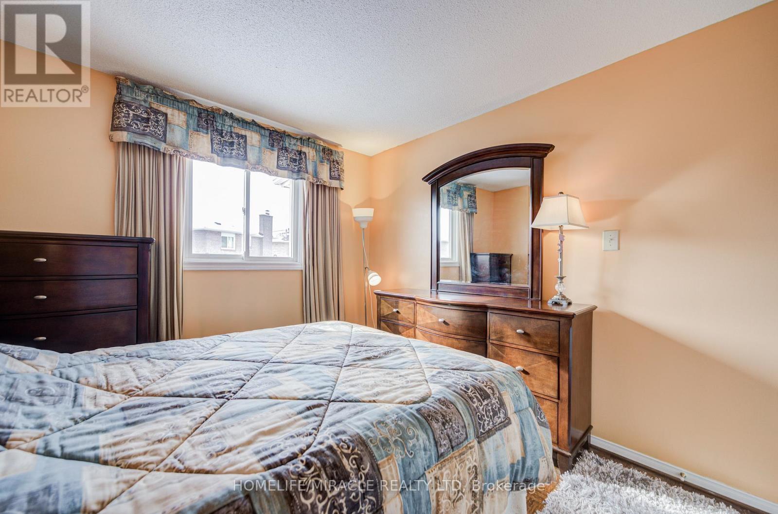 5128 Guildwood Way, Mississauga, ON - Indoor Photo Showing Bedroom