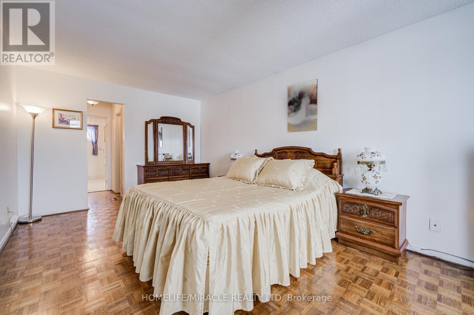 5128 Guildwood Way, Mississauga, ON - Indoor Photo Showing Bedroom