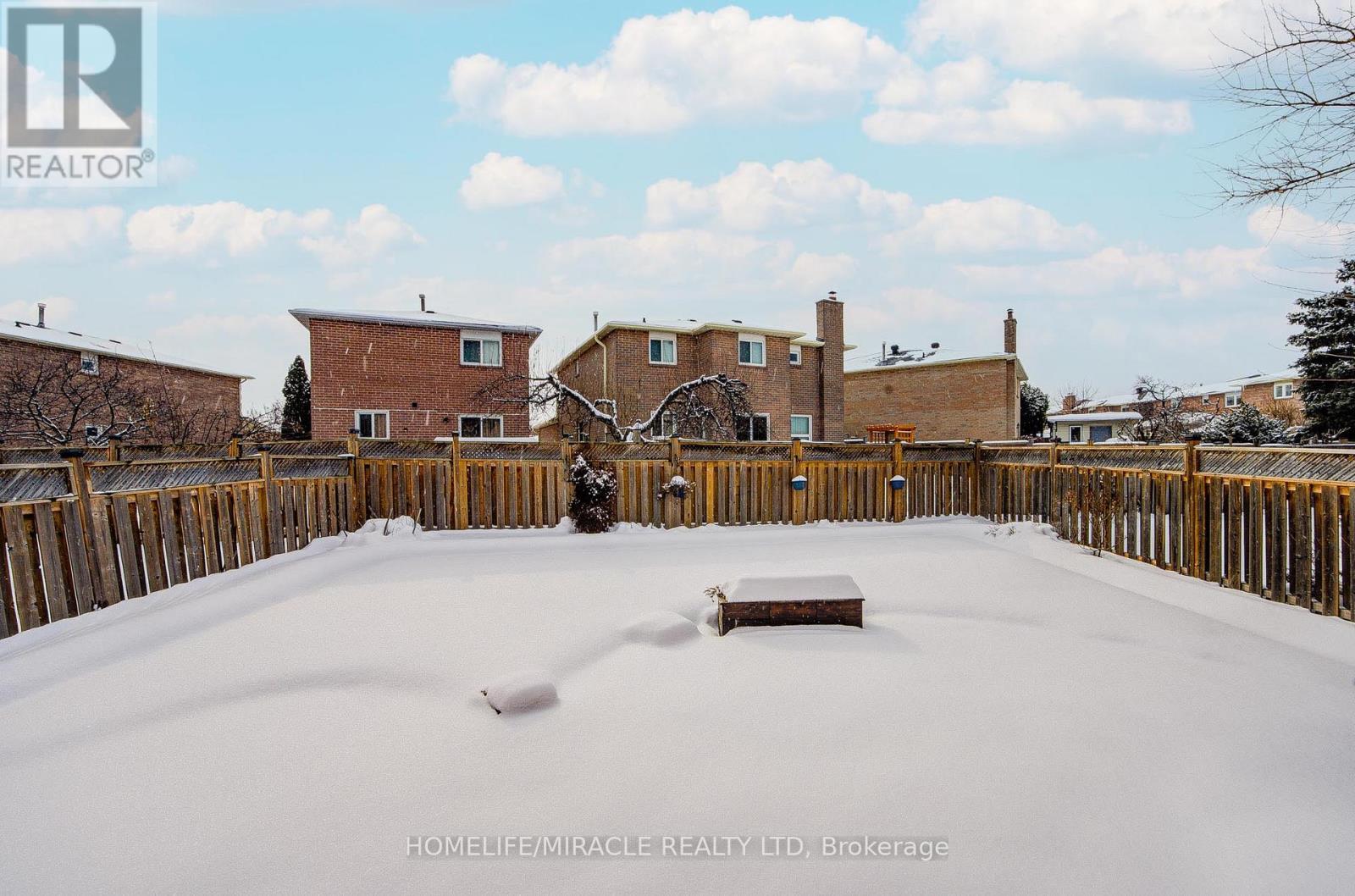 5128 Guildwood Way, Mississauga, ON - Outdoor