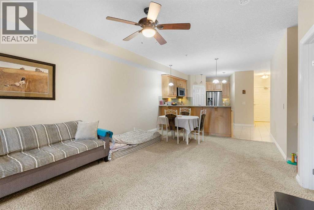 8103, 14 Hemlock Crescent Sw, Calgary, AB - Indoor Photo Showing Living Room