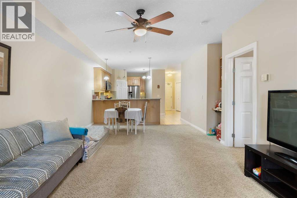8103, 14 Hemlock Crescent Sw, Calgary, AB - Indoor Photo Showing Living Room