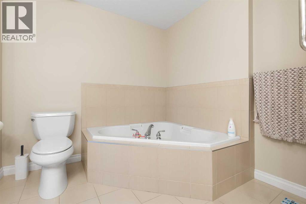 8103, 14 Hemlock Crescent Sw, Calgary, AB - Indoor Photo Showing Bathroom