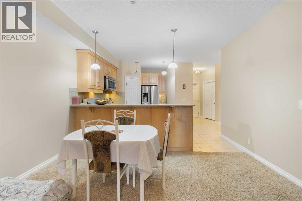 8103, 14 Hemlock Crescent Sw, Calgary, AB - Indoor Photo Showing Dining Room